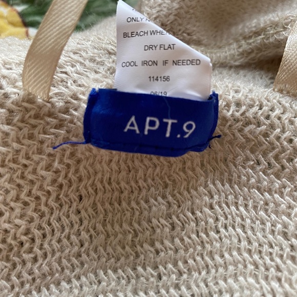 Beautiful Beige Shall - Picture 2 of 2